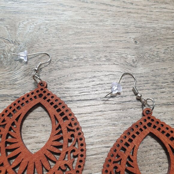 Women Wooden Teardrop Earrings Intricate Laser Cut African Inspired Boho Gift - Picture 3 of 4